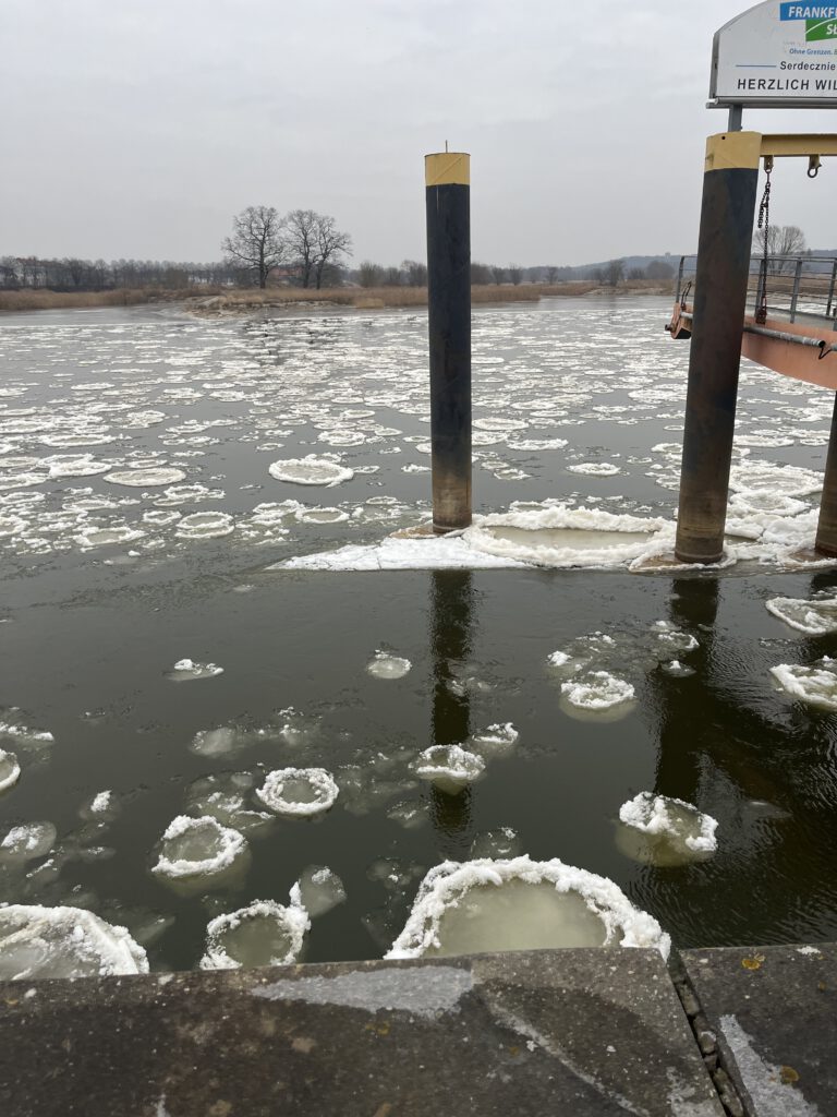 Oder mit Eisschollen