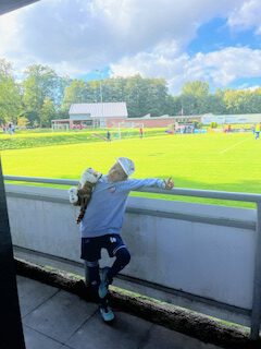 Fußballplatz und SAGA Spieler